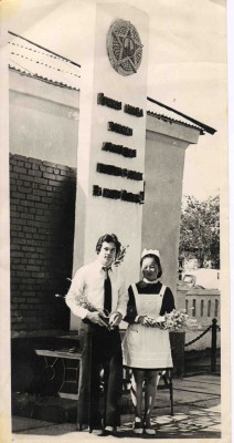 Здесь мой брат Коля с однокласницей. Кажется окончание школы 1979г.