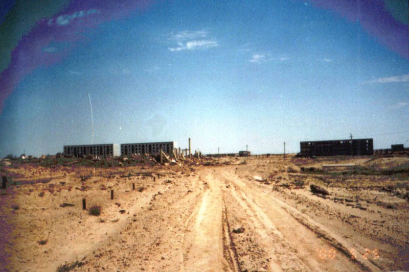 Aralsk-2001-road.jpg