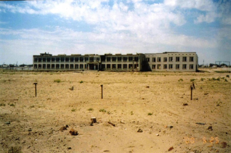 Aralsk-2001-school-1.jpg
