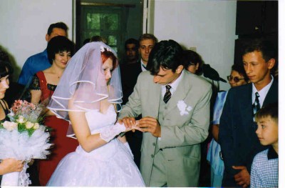 Это Серёжина свадьба. За невестой в красном платье - Я.